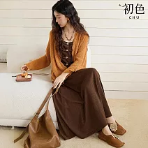 【初色】無袖平口單排扣捏摺吊帶背心+純色鬆緊腰中長裙+長袖針織罩衫外套套裝-橘咖色-16299(M-XL可選) M 橘咖色