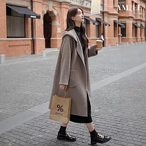 【AMIEE】韓系修身連帽牛角扣毛呢長版大衣外套(KDCQ-066) M 燕麥咖