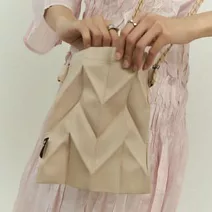 輕巧迷你款設計｜Pavi studio 泰國新銳設計師.時尚W純色包.簡約設計.真皮背帶.摺疊肩背包.100%總代理 奶油白