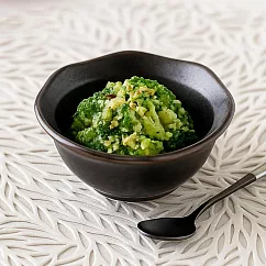 【日本Minoru】Bell高雅花形 陶瓷小缽150ml ‧ 窯黑