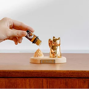 【呼運貓】台灣檜木香氛成貓組(成貓+財富自由匾額+擴香石+檜木底座+招財精油)