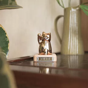 【呼運貓】台灣檜木單隻成貓組(成貓+財富自由匾額+底座/無香氛)