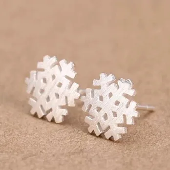 A+ accessories 北歐極簡風-片片雪花造型小巧氣質925銀耳針