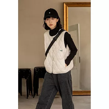 【慢。生活】日系疊穿菱格小口袋短款開扣夾棉背心 1999  FREE 杏色