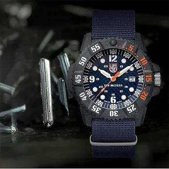 LUMINOX 雷明時MASTER CARBON SEAL 3800 碳纖維超級海豹 - 海軍藍x橘時標/ 46mm