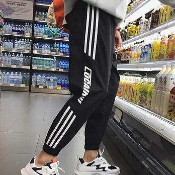 BuyGlasses 嘻哈邊線棉質運動縮口褲 DL55710S黑