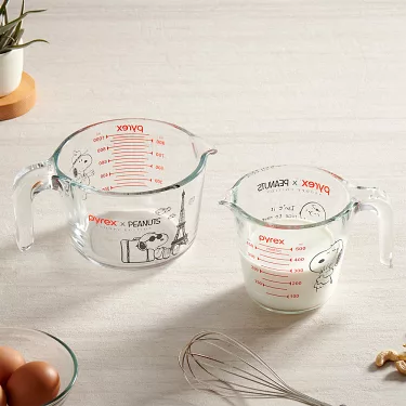 Peanuts x Pyrex Snoopy Glass Measuring Cup 500 ml