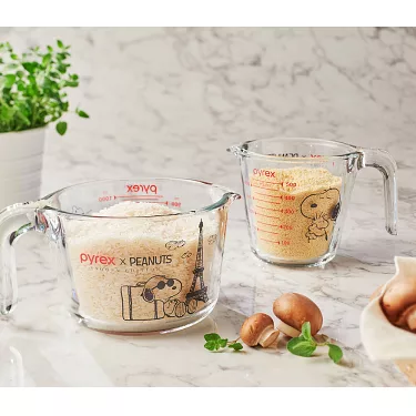 Peanuts x Pyrex Snoopy Glass Measuring Cup 1000 ml