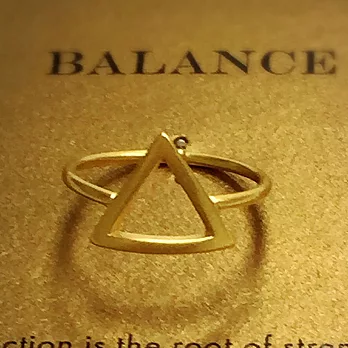 Dogeared 平衡骨 三角形 金色戒指 完美平衡 Balance 附原廠盒8號