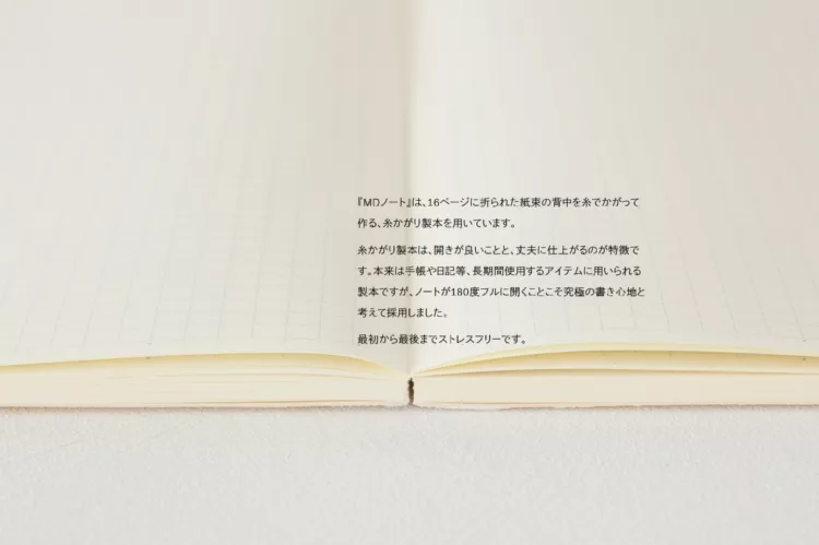 赤井都 On Twitter 布を使った製本 本を使う人が 表紙の布を選びました 紙束が本になって それぞれ個性のある表紙がついて 別の道を歩み始めるのが面白いです