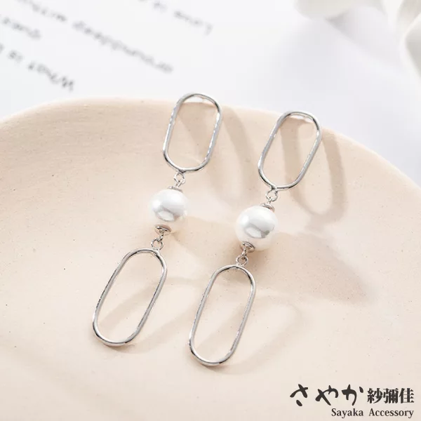 【Sayaka紗彌佳】925純銀簡約氣質幾合珍珠造型垂墜耳環 -單一款式