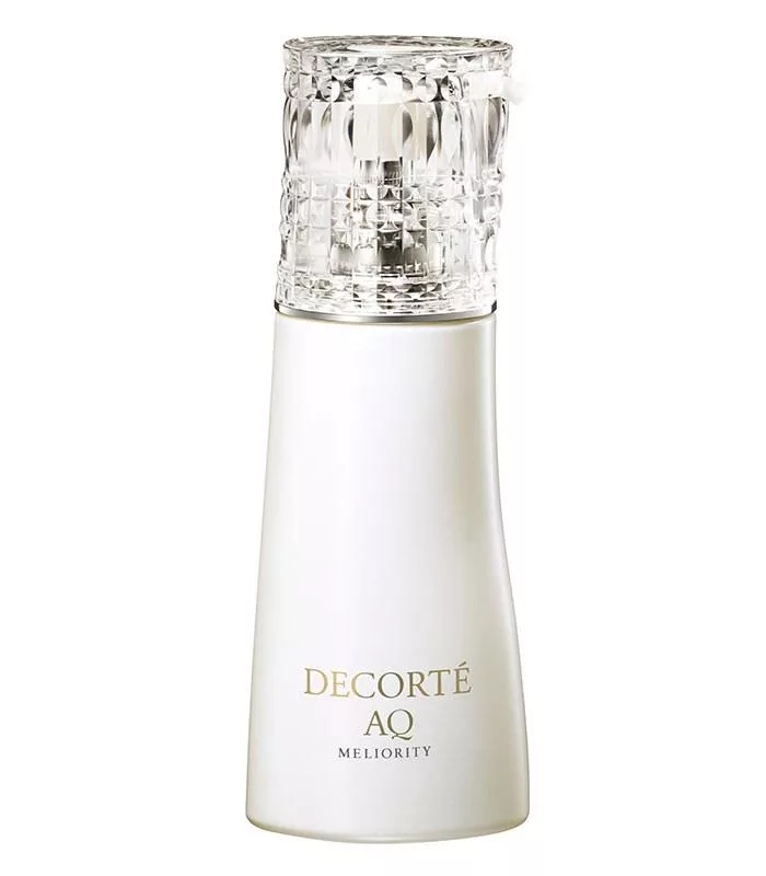 DECORTE黛珂 AQ 完美精質極燦全能乳，專為追求水潤透亮肌膚設計。結合高濃度精華成分，提供強效保濕與修復功效，改善肌膚暗沉與粗糙，讓肌膚呈現自然光采。無油配方，適合所有肌膚型別，輕盈不黏膩，快速吸收，打造健康水光肌。