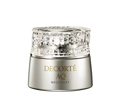 DECORTE黛珂 AQ 完美精質極燦眼霜專為眼部肌膚設計，富含高濃度精華成分，有效保濕、抗老、修護眼周肌膚，改善細紋與暗沉，讓雙眼煥發年輕光采。適合所有肌膚型別，輕柔滋潤不黏膩，每日早晚使用，打造明亮有神的雙眸。