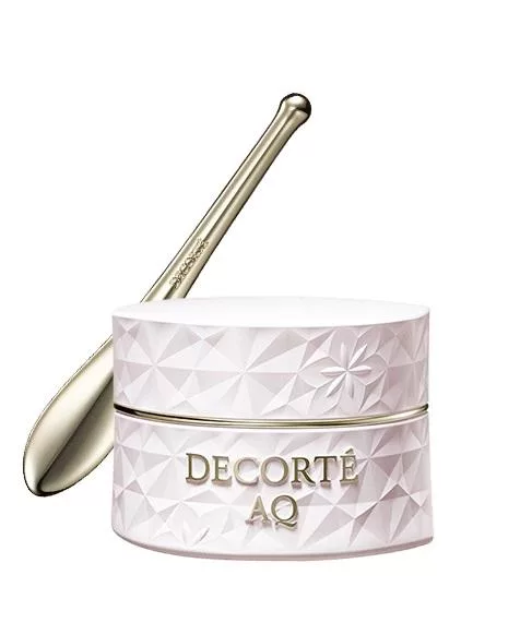 DECORTE黛珂 AQ 甦活頸霜專為保養頸部肌膚設計，富含高濃度精華成分，有效改善頸部乾燥、鬆弛與暗沉問題，提升肌膚彈性與透亮度，讓頸部與臉部肌膚同步煥發健康光采。