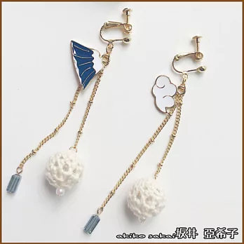 『坂井．亞希子』毛球不對稱富士山雲朵造型耳環 -耳夾款