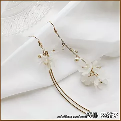 『坂井.亞希子』純潔的花金屬流蘇不對稱耳環 ─白珠耳勾款