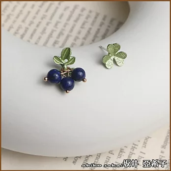 『坂井．亞希子』甜美風藍莓與樹葉不對稱造型耳環 -單一款式