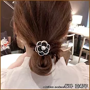 『坂井．亞希子』珍珠花蕊滴釉山茶花造型髮圈 -黑色