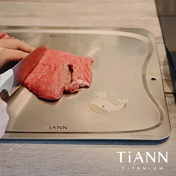 【鈦安純鈦餐具 TiANN】專利萬用鈦砧板  露營砧板 切菜板  烘焙烤盤 -鯨魚