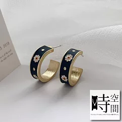 『時空間』925銀針優雅和風藍釉小雛菊C型耳環 ─單一款式
