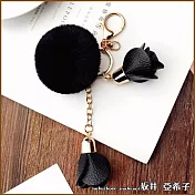 『坂井．亞希子』創意大毛球垂墜山茶花造型鑰匙圈 -黑色