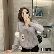 【Jilli~ko】小熊圖案口袋開扣針織衫 J8360　 FREE 灰色