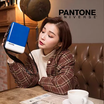  【PANTONE UNIVERSE】色票硬殼包寶石藍