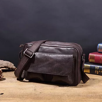 植鞣水洗牛革 復古中性側背包 深咖