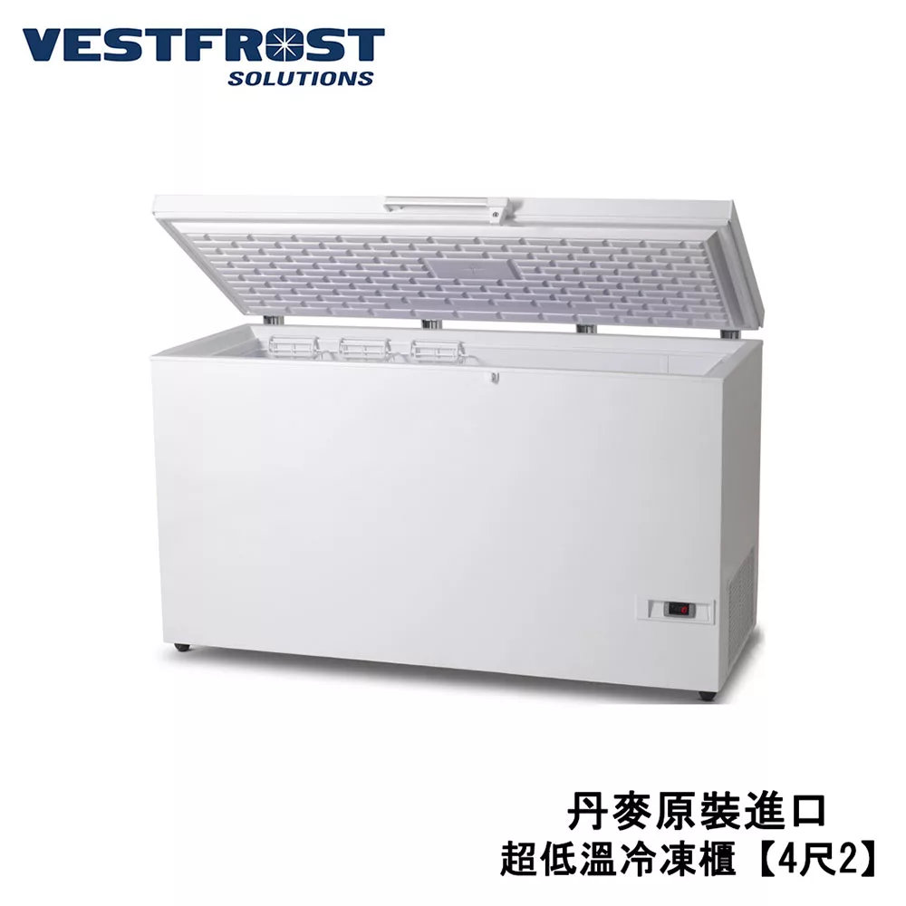 Vestfrost VT-307 為歐洲原裝進口單門上掀式冷凍櫃,容量296L適閤家庭或商用儲存,尺寸寬126cm x 深68cm x 高88.5cm,採用定頻馬達220V/60Hz運作,全機及壓縮機保固1年,含基本安裝服務,提供可靠冷凍效能,白色系設計簡約耐用,是300公升以下冷凍櫃的理想選擇。 Vestfrost VT-307