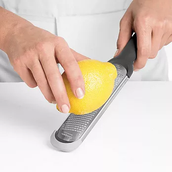 《CUISIPRO》Fine 窄版止滑刻度刨刀(細方孔) | 起司檸檬皮刨刀 乳酪刨屑 料理刨絲器 刨絲刀 切絲器