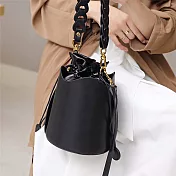 O-ni O-ni 特優牛皮時尚百搭設計師款大容量創意抽帶水桶包(bag-408) 黑色
