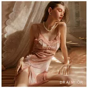 久慕雅黛 DRAIMIOR甜美蕾絲金絲絨吊帶睡裙。粉色