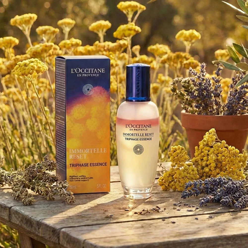 L'OCCITANE歐舒丹 光萃肌活精華水 L'OCCITANE歐舒丹 光萃肌活精華水,專為大人設計,適用於臉部與眼部,提供肌膚深層滋養與活化。為國內專櫃公司貨,品質有保障,適合各種膚質使用,容量為150ml,儲存期限為3年,請詳見產品包裝標示。